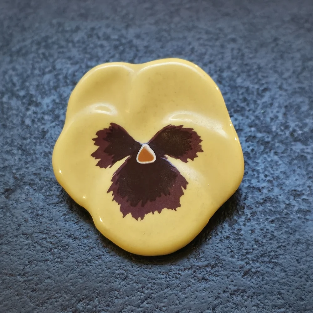 Vintage 1981 Avon Ceramic Pansy Flower Brooch